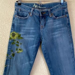Anoname blue jeans with embroidery